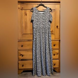 Maxi dress with pockets